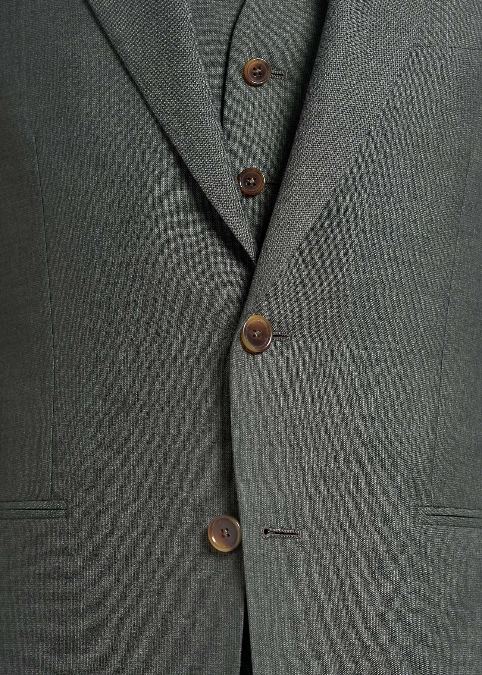 Green-Tropical-Mond-Custom-Suit-Details-close-up