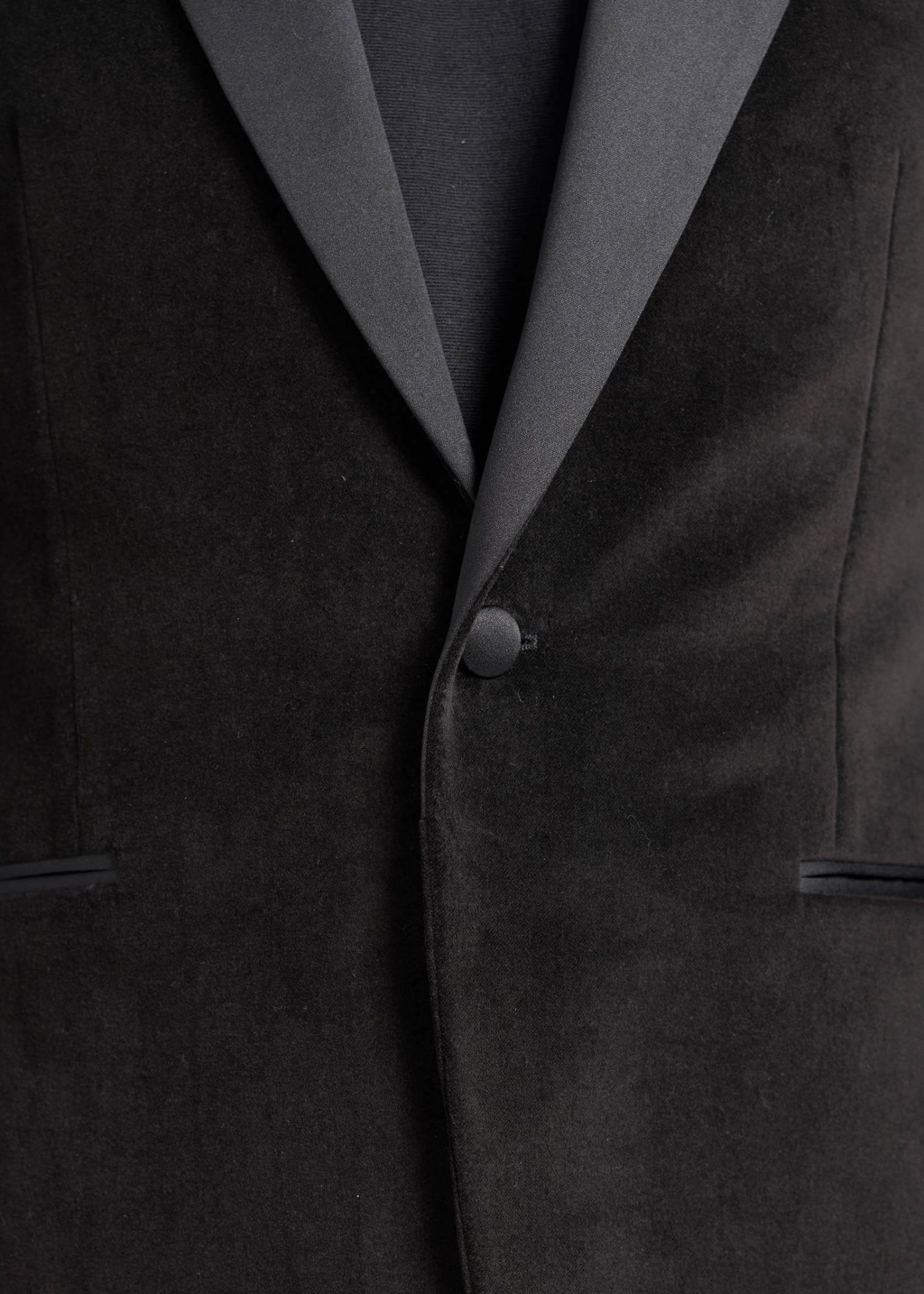 Black-Velvet-Mond-Custom-Jacket-Details-Front
