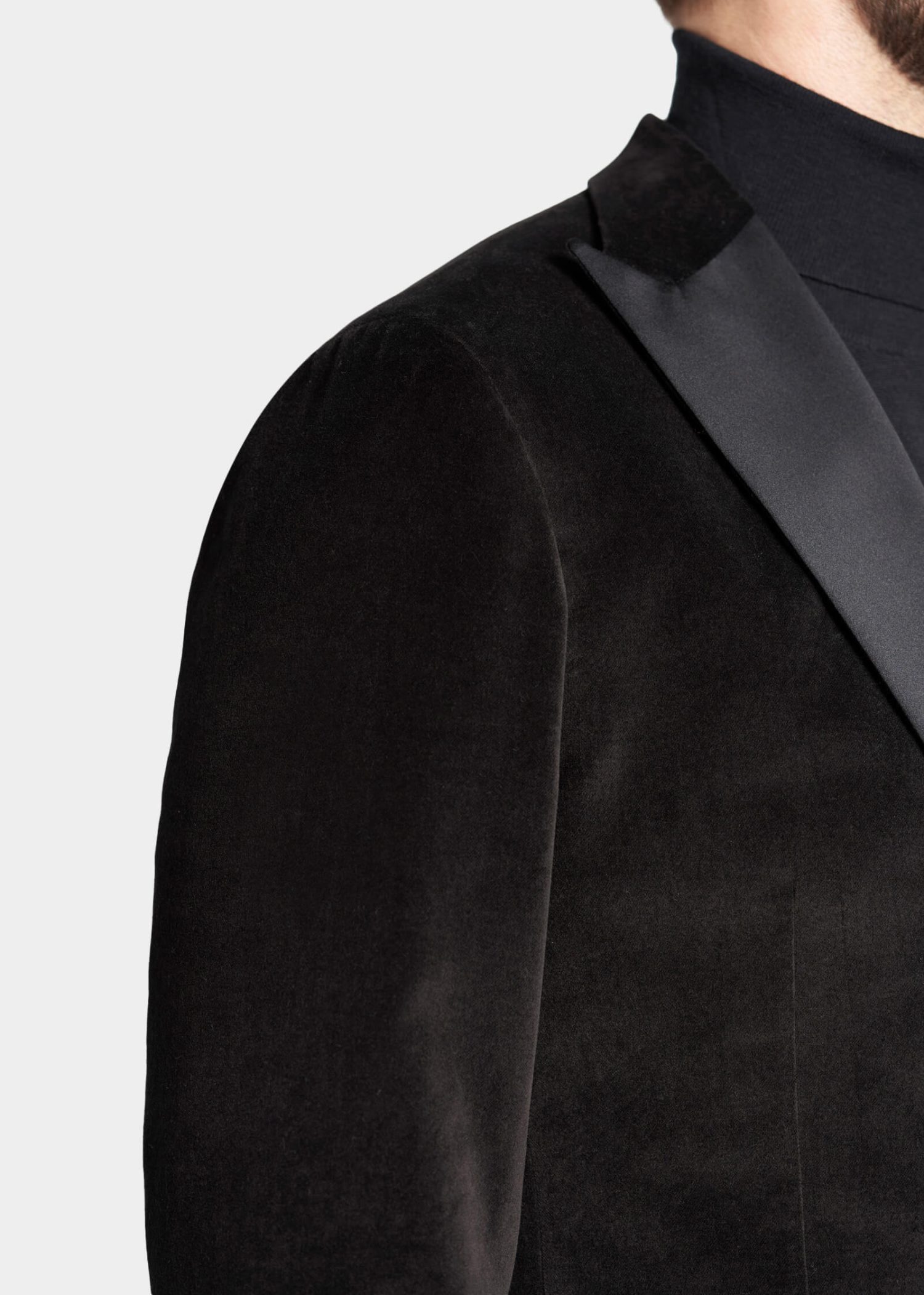 Black-Velvet-Mond-Custom-Jacket-Details-Shoulder