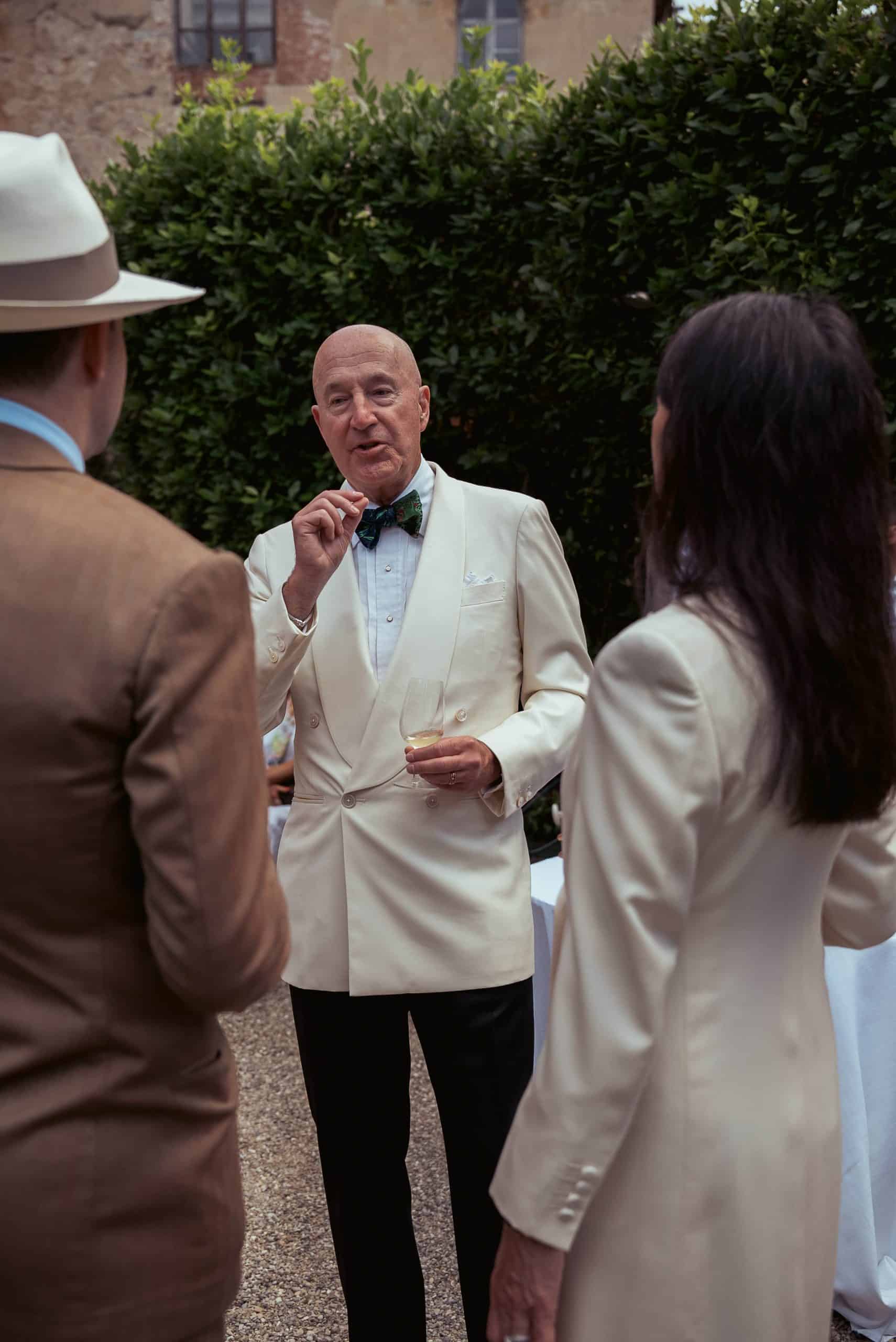 gentleman wearing white dinner jacket at the plaza uomo party