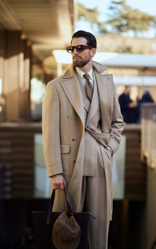 Pitti Uomo Style, Matching Overcoat And Suit As Worn By Carlos Domord And Made By Mond Pitti uomo, beige suit, zweireiher anzug, herringbone, carlos dormod