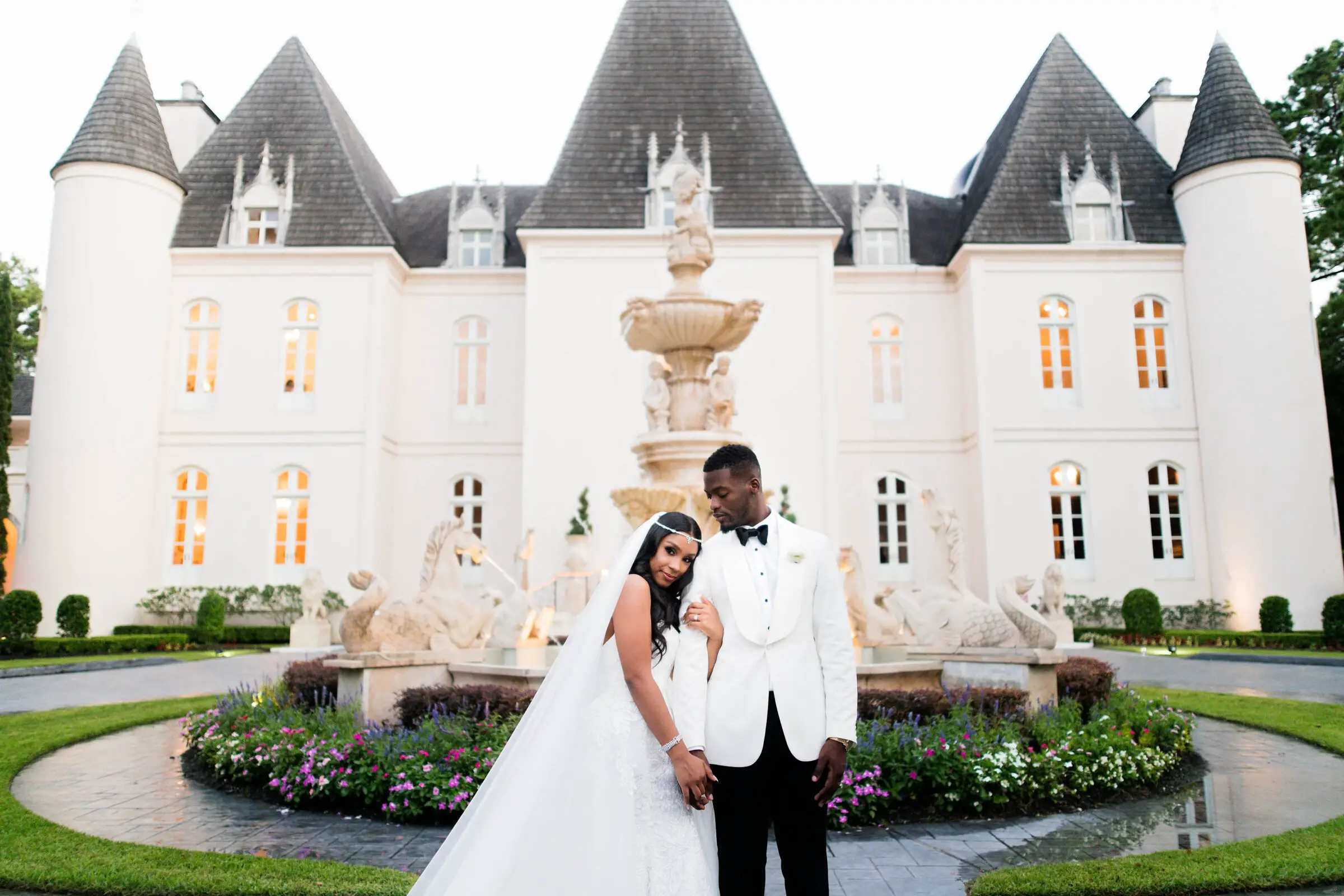 https://bellethemagazine.com/2021/02/romantic_glamorous_wedding_castle.html