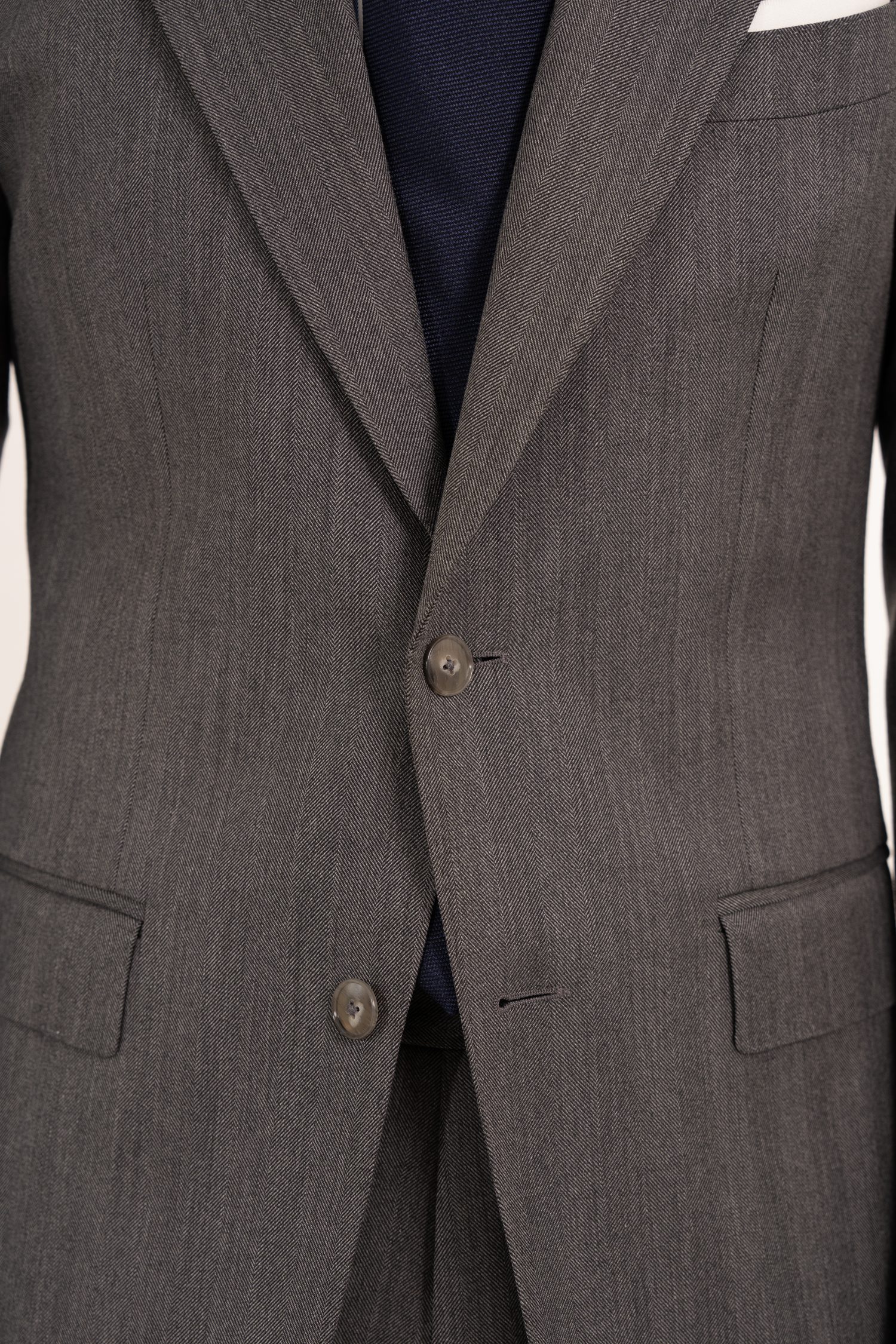 Mond Grey Herringbone Super S130's Suit details