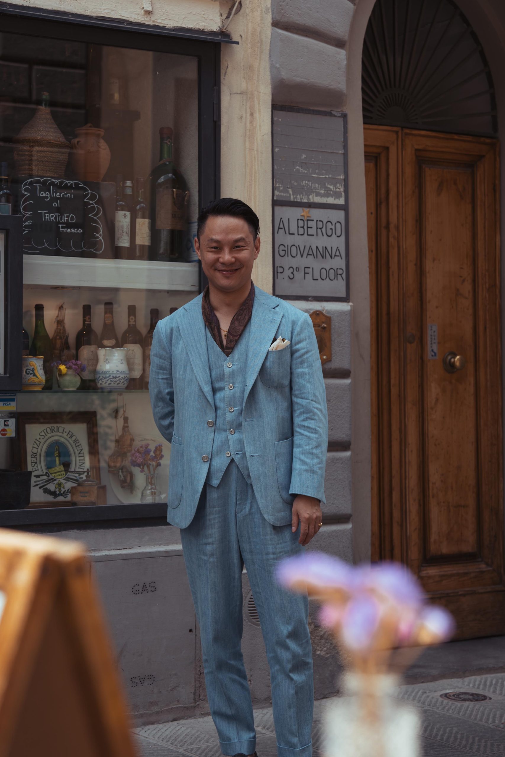 street style in Florence, Pitti Uomo, a gentleman wearing a blue suit