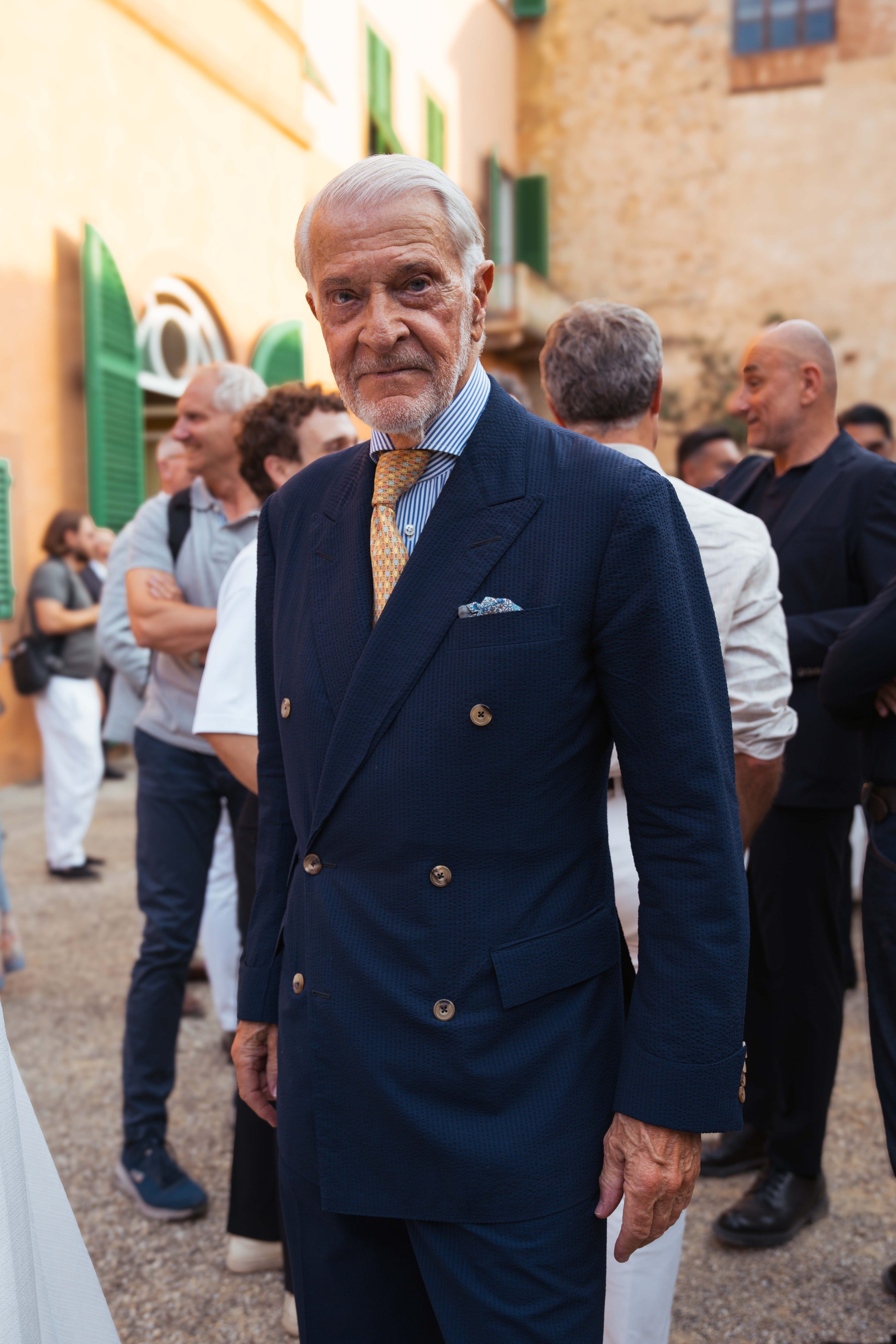 Henrik hjerl at pitti uomo 110, street style photography mond