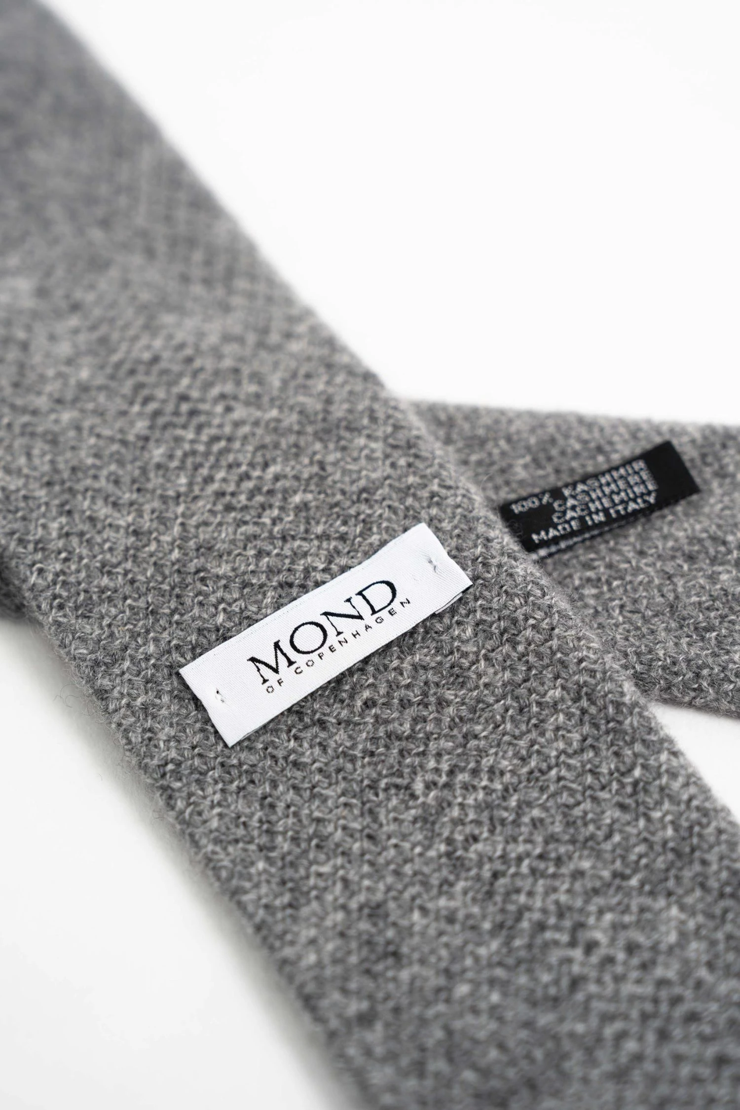 Closeup Light Grey Cashmere Knit Tie by Mond of Copenhagen