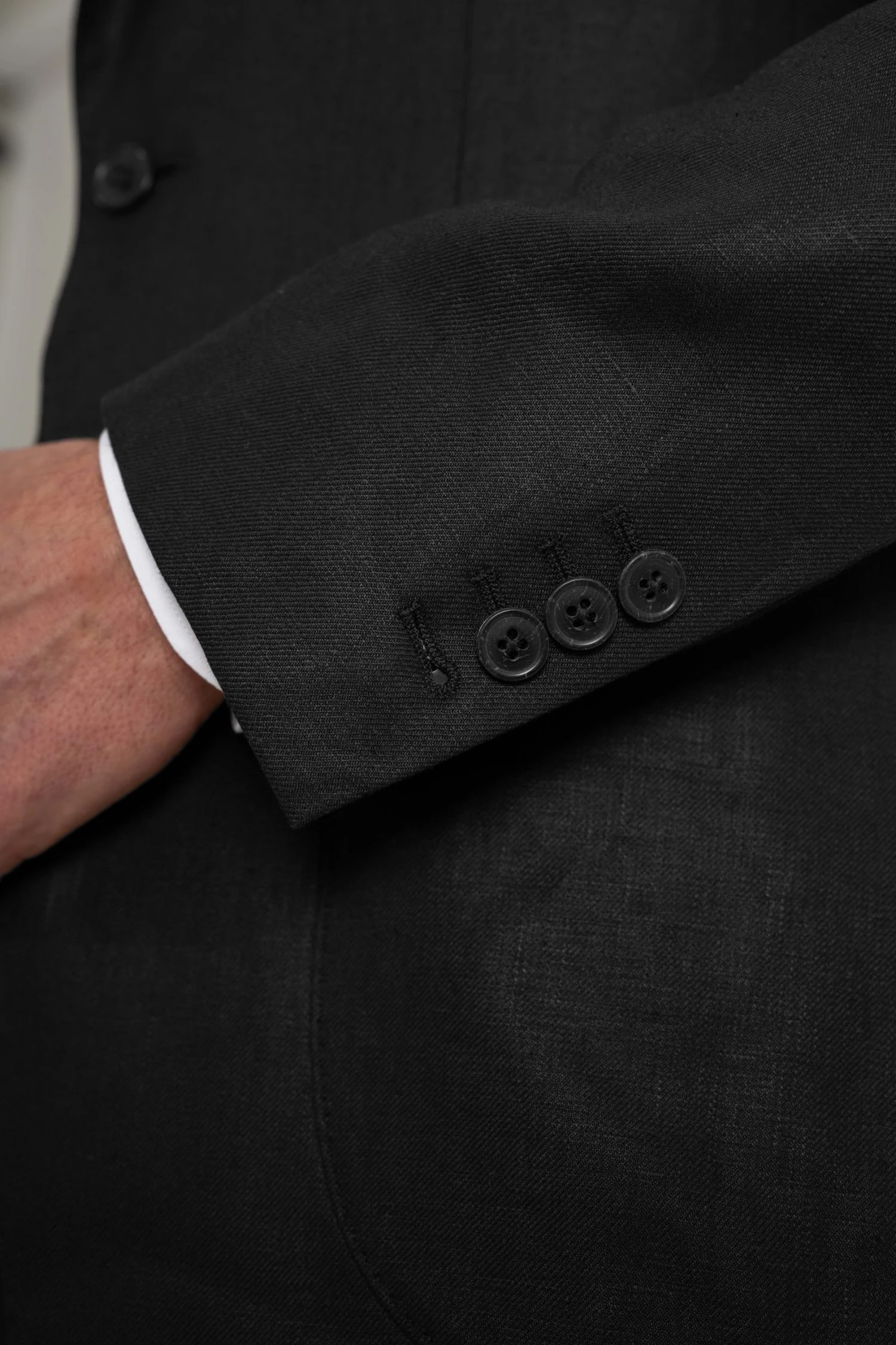 1 black linen suit custom made by mond